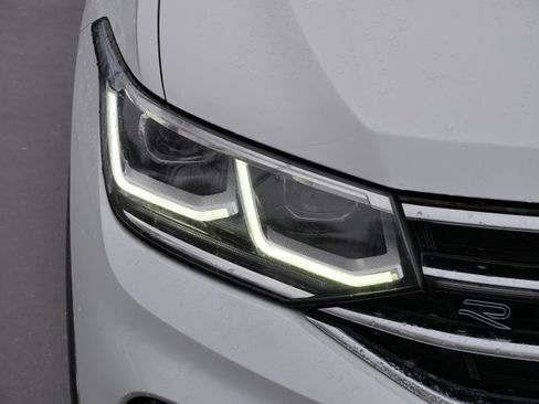 Certified 2022 Volkswagen Tiguan SEL R-Line AWD/4WD image 16