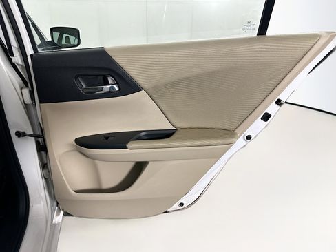 Used 2015 Honda Accord LX image 27