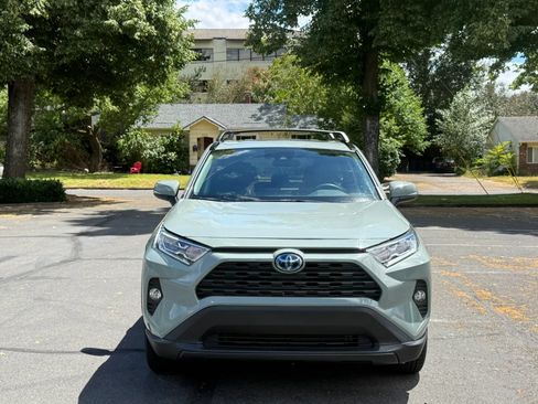 Used 2020 Toyota RAV4 XLE w/ Convenience Package AWD/4WD image 9