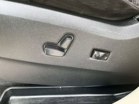 Used 2014 Dodge Grand Caravan SXT image 16