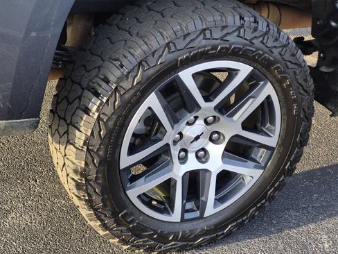 Used 2019 Chevrolet Silverado 1500 Custom Trail Boss w/ Custom Convenience Package AWD/4WD image 9