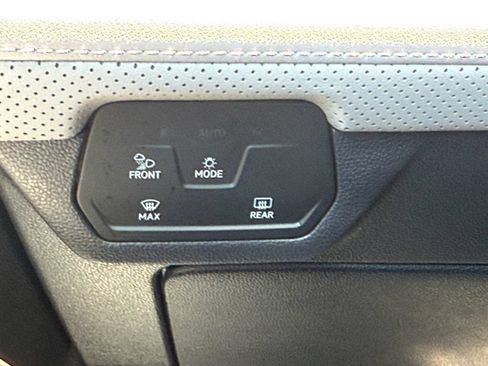 Used 2025 Volkswagen Atlas Peak Edition SE AWD/4WD image 20