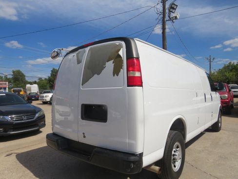 Used 2009 Chevrolet Express 2500 Extended RWD image 18