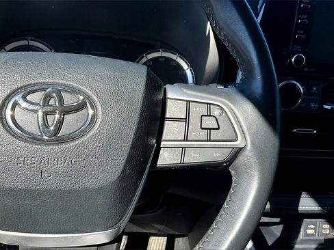 Used 2022 Toyota Highlander LE image 17