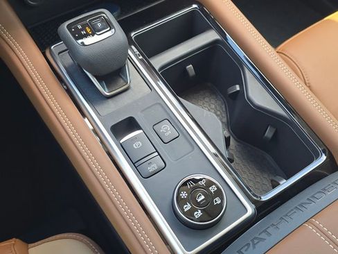 New 2026 Nissan Pathfinder Platinum AWD/4WD image 18