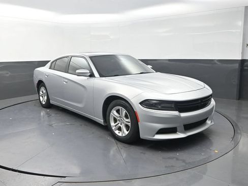Used 2020 Dodge Charger SXT w/ Leather Interior Group RWD image 10
