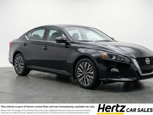 Used 2025 Nissan Altima 2.5 SV FWD image 1