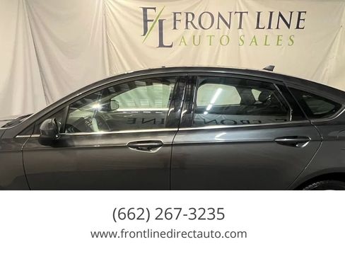 Used 2019 Ford Fusion SE FWD image 4