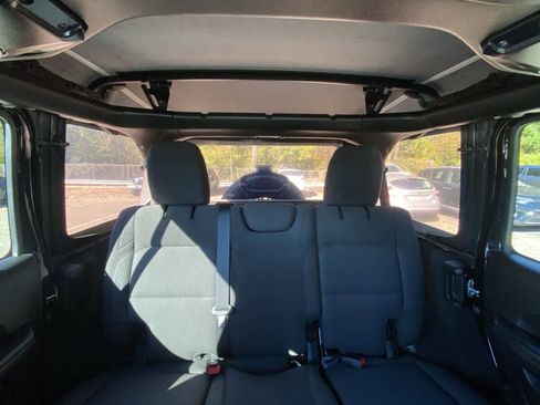 Used 2022 Jeep Wrangler Unlimited Sport image 24