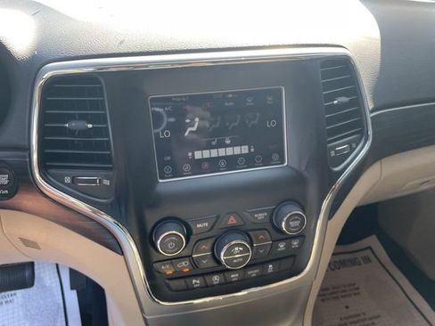 Used 2021 Jeep Grand Cherokee Laredo AWD/4WD image 20