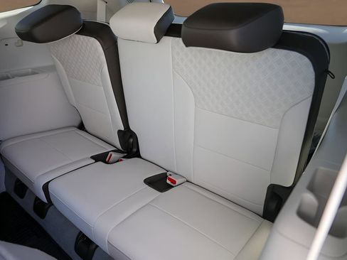 Used 2026 GMC Acadia Denali w/ Super Cruise Package image 24