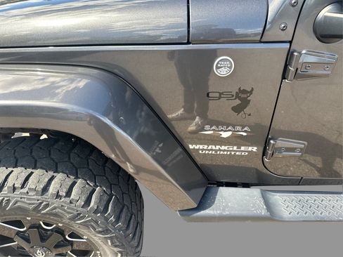 Used 2017 Jeep Wrangler Unlimited Sahara AWD/4WD image 43