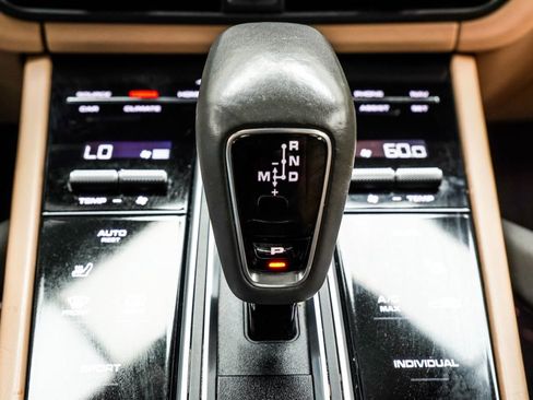 Used 2021 Porsche Cayenne S AWD/4WD image 29