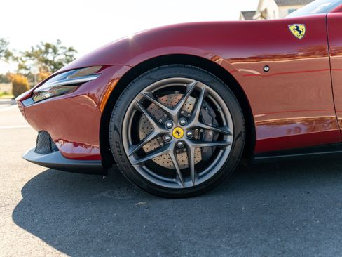 Used 2022 Ferrari Roma RWD image 22