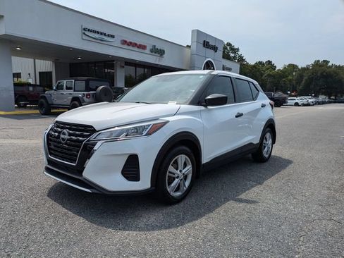 Used 2024 Nissan Kicks S FWD image 9