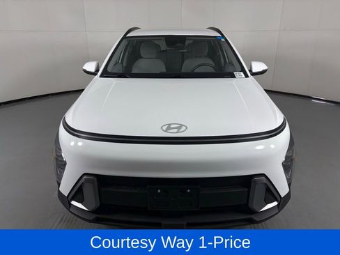 Used 2024 Hyundai Kona SEL FWD image 4