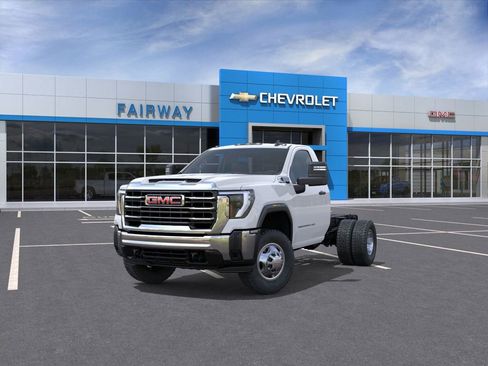 New 2026 GMC Sierra 3500 Pro w/ Convenience Package image 8