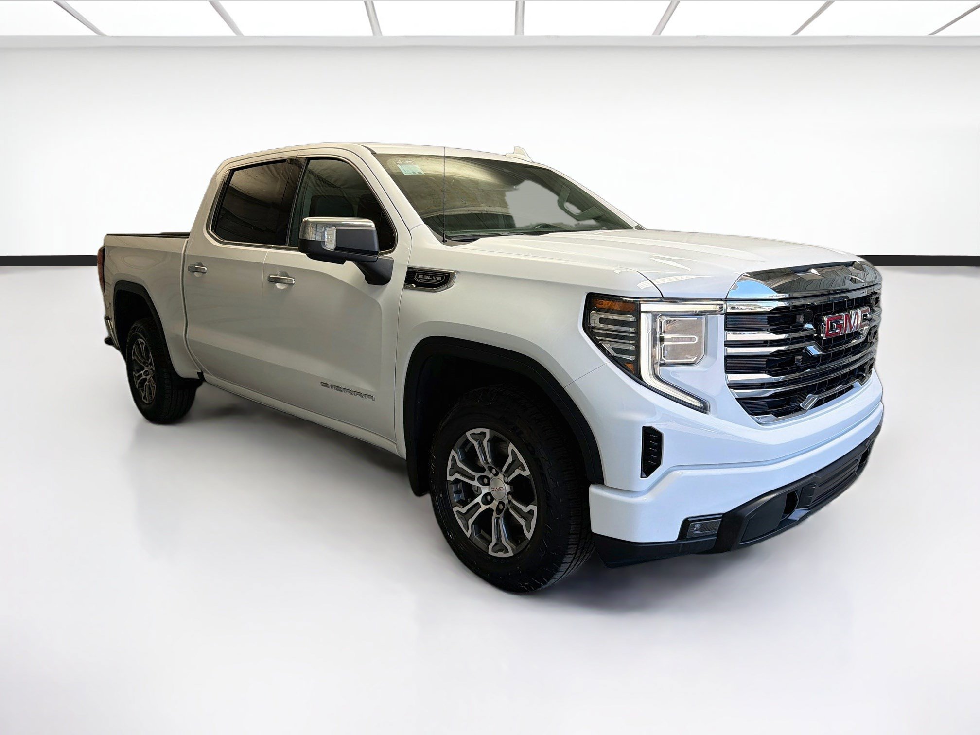 Used 2025 GMC Sierra 1500 SLT RWD image 3