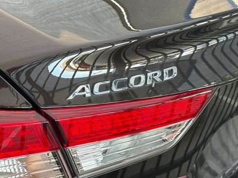 Used 2018 Honda Accord EX image 8
