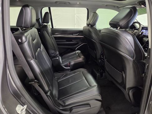 Used 2022 Jeep Grand Cherokee L Limited image 17