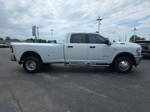 Used 2024 RAM 3500 Big Horn AWD/4WD image 5