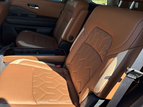 New 2026 Nissan Pathfinder Platinum AWD/4WD image 5