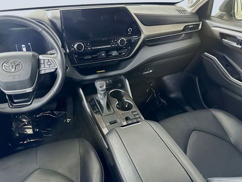 Used 2023 Toyota Highlander Limited FWD image 20