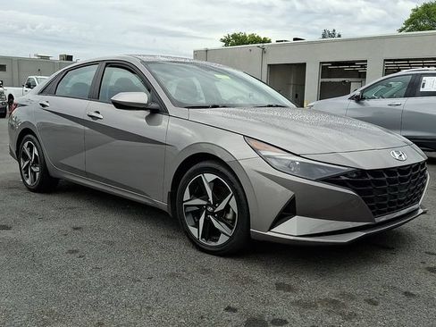 Used 2023 Hyundai Elantra SEL FWD image 1