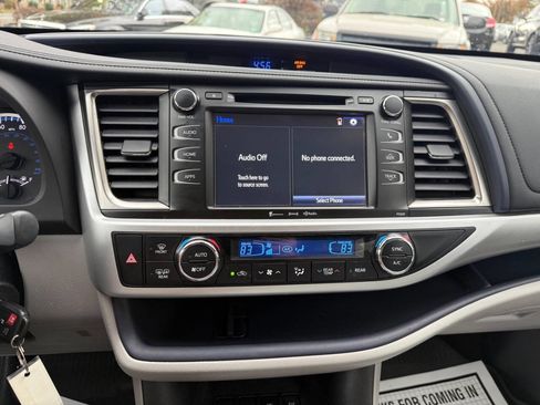Used 2017 Toyota Highlander Plus image 12