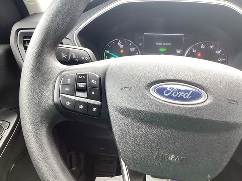 Used 2022 Ford Escape SE image 19