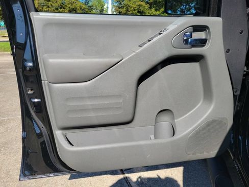 Used 2021 Nissan Frontier SV w/ Midnight Edition Floor Mats RWD image 13