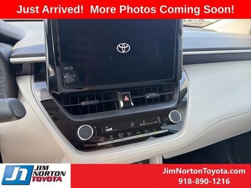 Used 2025 Toyota Corolla Cross L image 12