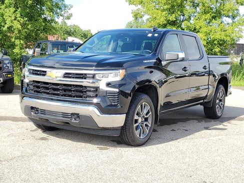 Used 2024 Chevrolet Silverado 1500 LT AWD/4WD image 2