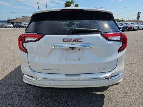Used 2024 GMC Terrain Denali w/ Denali Premium Package AWD/4WD image 4
