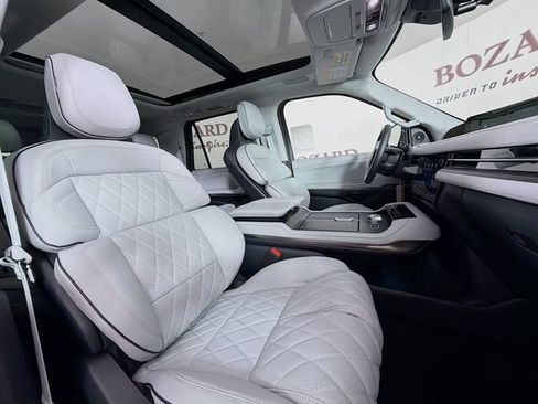 New 2026 Lincoln Navigator L Black Label AWD/4WD image 32