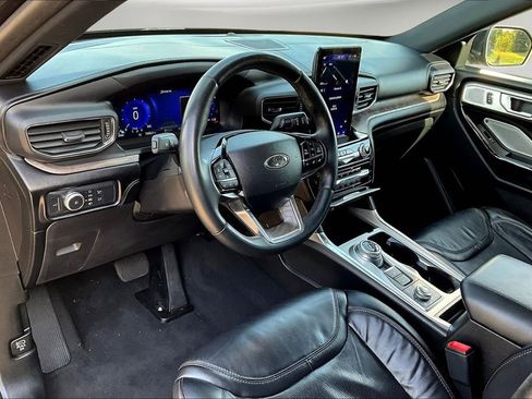 Used 2022 Ford Explorer Platinum w/ Equipment Group 601A image 19