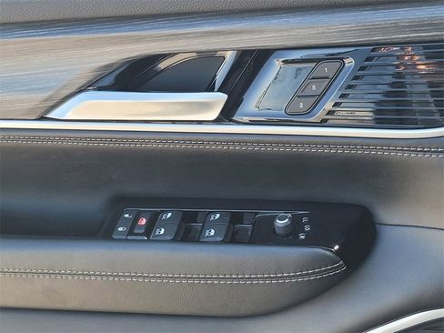 Used 2023 Jeep Wagoneer L Series II image 29