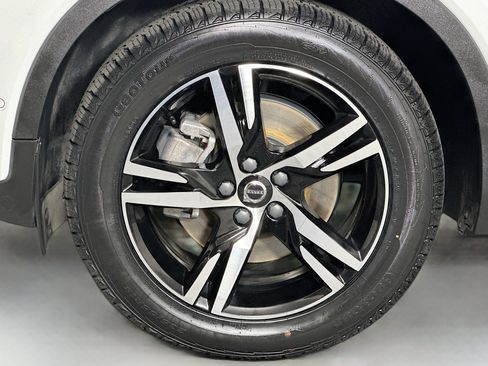Used 2023 Volvo XC40 B5 Plus AWD/4WD image 11