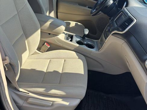 Used 2014 Jeep Grand Cherokee Laredo w/ Security & Convenience Group AWD/4WD image 24