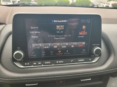 Used 2023 Nissan Rogue S FWD image 23