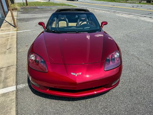 Used 2007 Chevrolet Corvette Coupe w/ Preferred Equipment Group RWD image 13