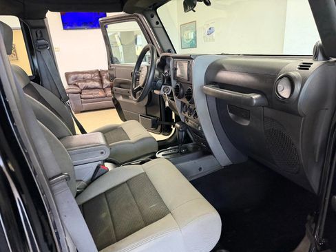 Used 2010 Jeep Wrangler Unlimited Sport image 17