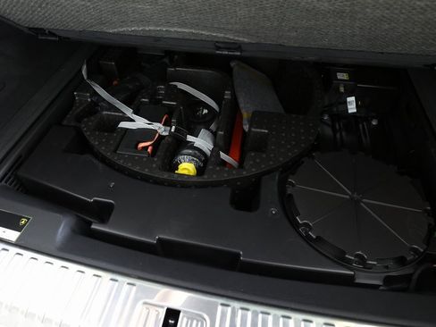 Used 2021 Lamborghini Urus image 64