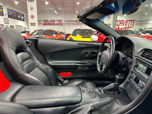 Used 2004 Chevrolet Corvette Convertible w/ Preferred Equipment Group RWD image 14