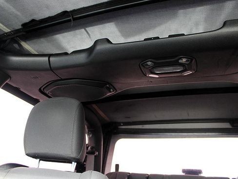 Used 2018 Jeep Wrangler Rubicon image 28