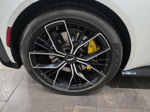 Used 2023 Aston Martin V8 Vantage Roadster image 4