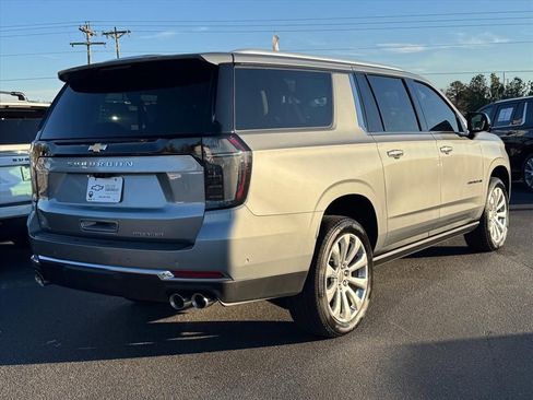 New 2025 Chevrolet Suburban Premier image 3
