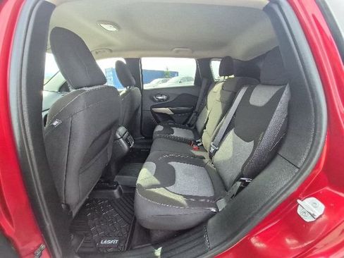 Used 2017 Jeep Cherokee Sport AWD/4WD image 11