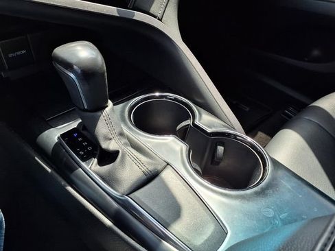 Used 2020 Toyota Camry SE FWD image 25