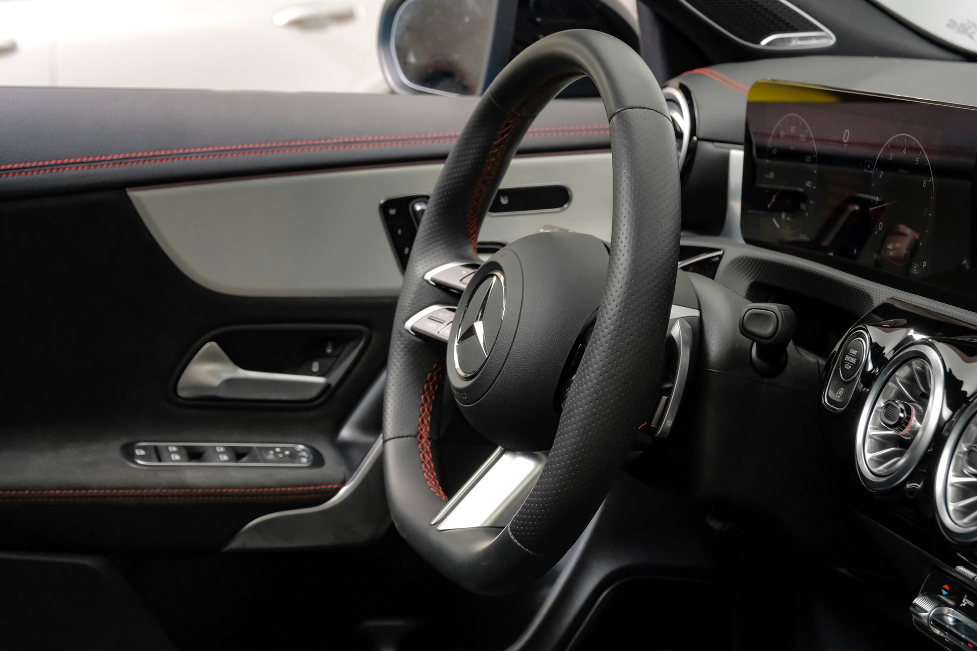 Used 2025 Mercedes-Benz CLA 250 w/ AMG Night Package image 18